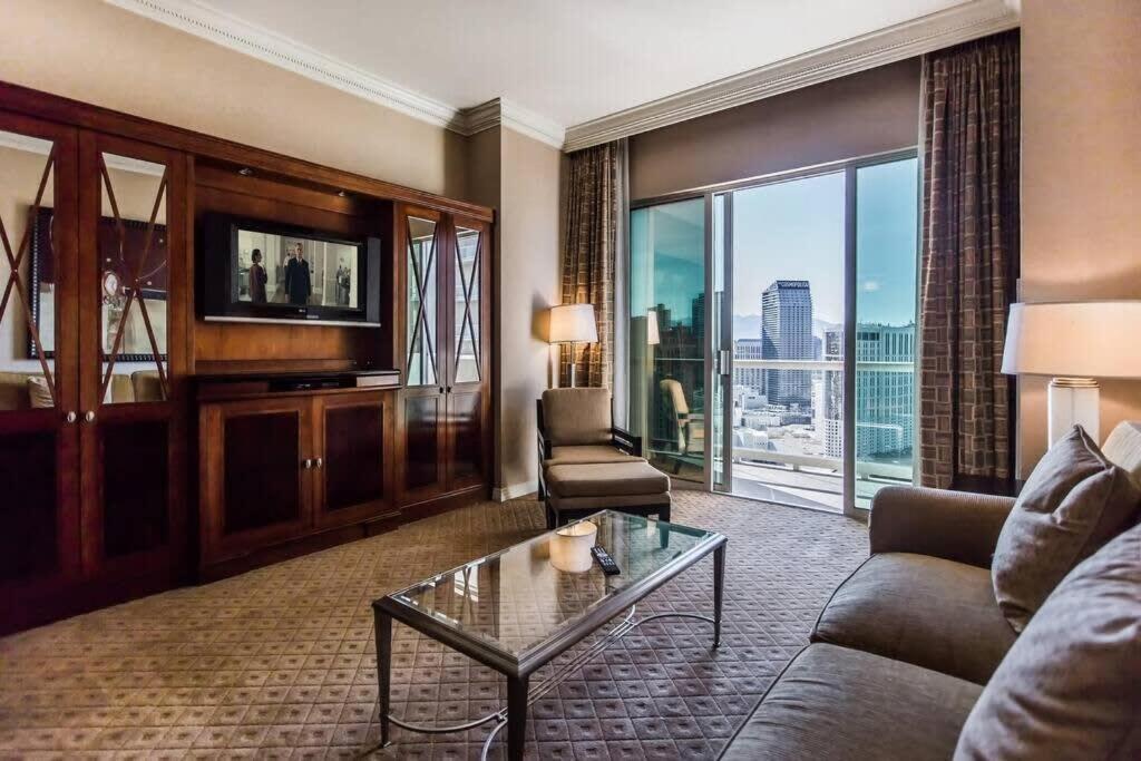 Mgm 1br Penthouse 37802